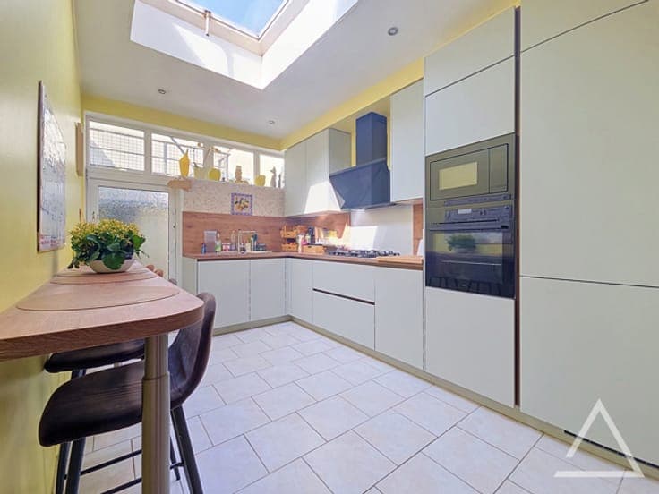Superb 3-bedroom detached house with an office