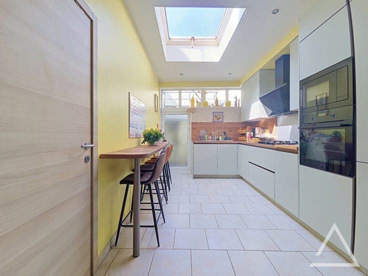 Superb 3-bedroom detached house with an office