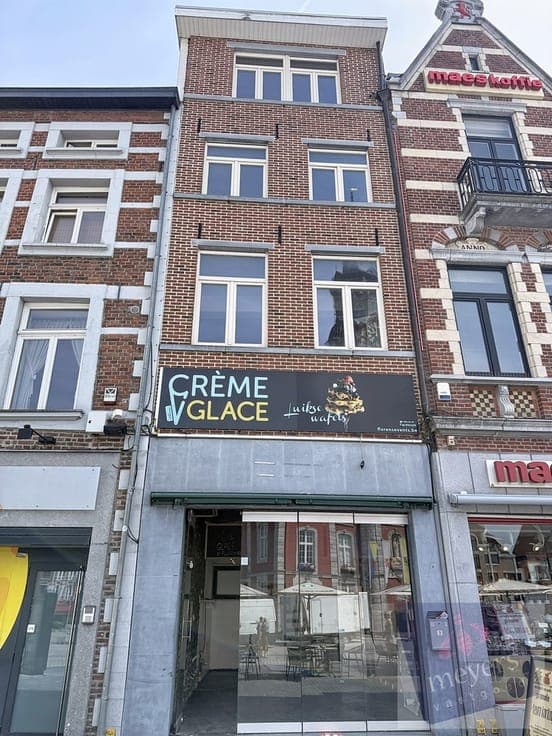 Ruime stadswoning met commercieel gelijkvloers op de Grot...