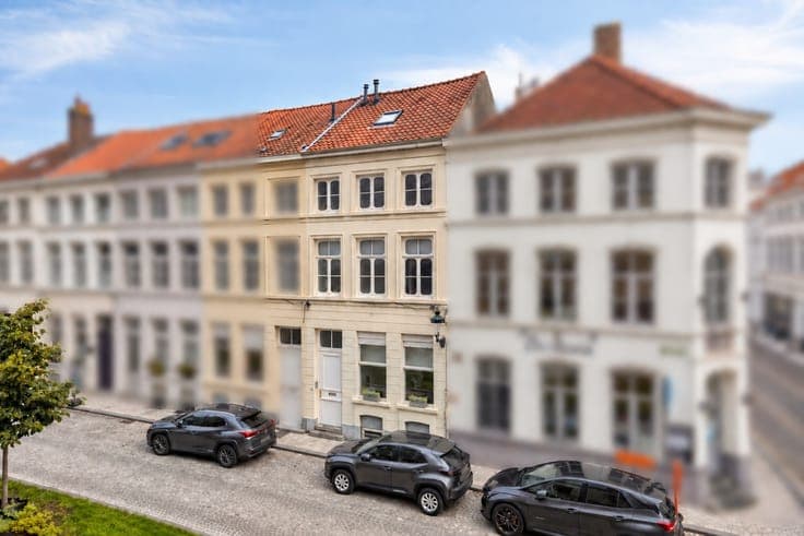 Brugge: Karaktervolle herenhuis met verrassende binnenarc...