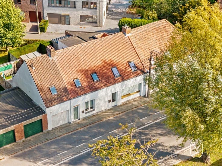 Versatile property with 4 SLKs and countless possibilities!