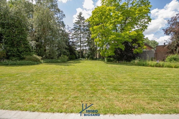 Ruime kloosterwoning op een perceel van 3082m² te koop me...