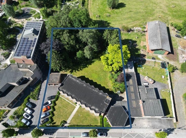 Ruime kloosterwoning op een perceel van 3082m² te koop me...