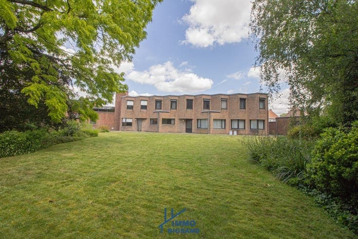 Ruime kloosterwoning op een perceel van 3082m² te koop me...