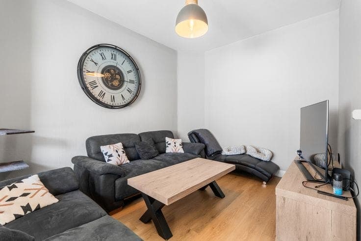 Spacious family home with a sunny south-facing garden near …