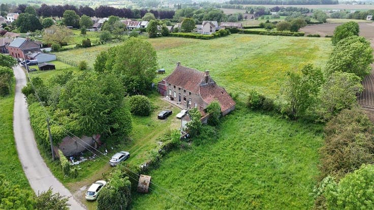 Former farmhouse on a magnificent 13,863 m² plot