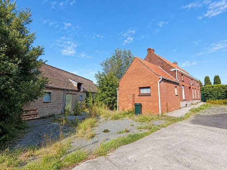 Te renoveren hoeve op 2.240 m² met prachtig uitzicht in Z...