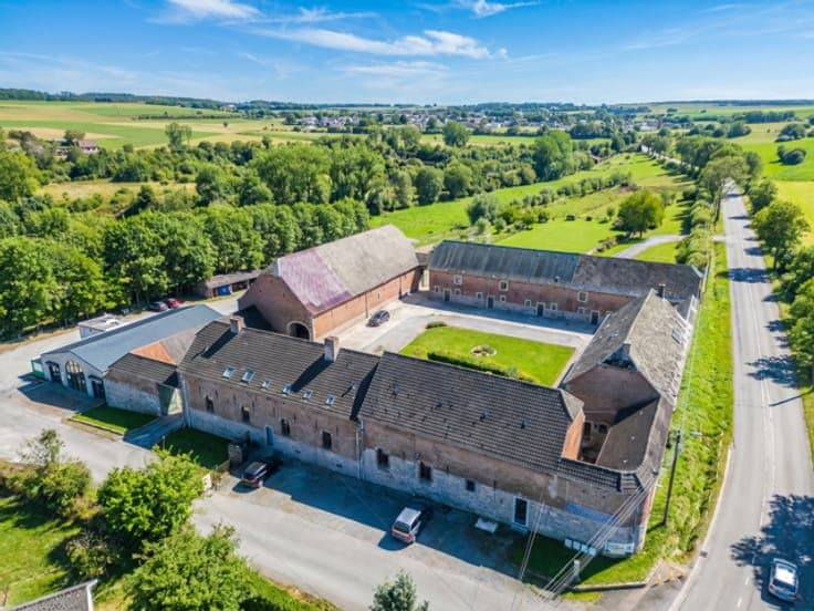 Characterful real estate estate set on 5 hectares of land