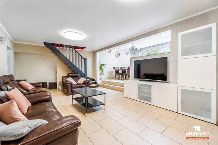 MAISON 3 FACADES -4 CH-2SDB-PEB C- CE CONFORME- JARDIN