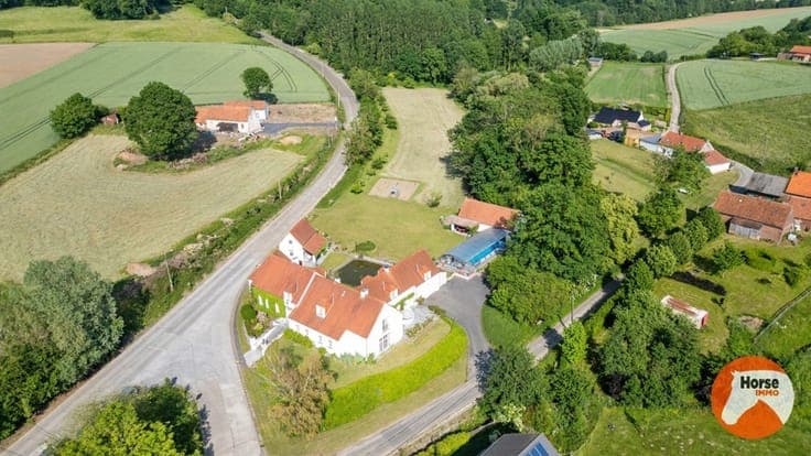 FRASNES - Exclusieve eigendom met 3 woonentiteiten en B&B