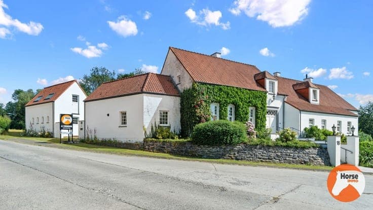 FRASNES - Exclusieve eigendom met 3 woonentiteiten en B&B