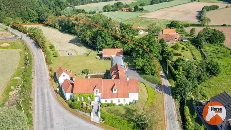 FRASNES - Exclusieve eigendom met 3 woonentiteiten en B&B