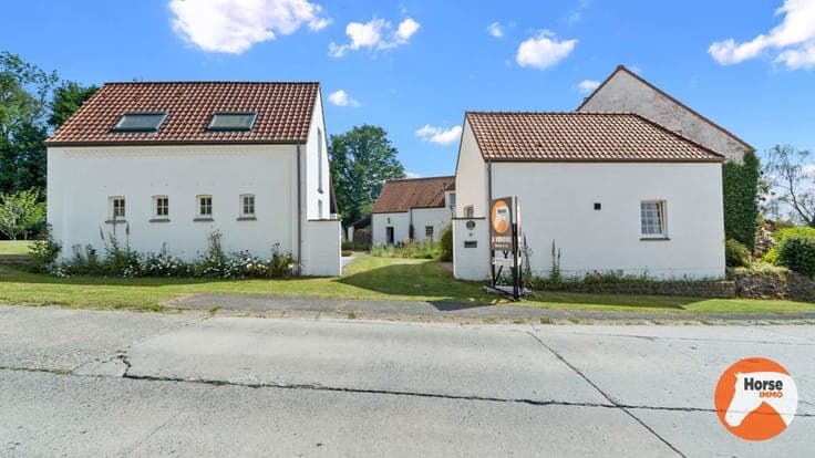 FRASNES - Exclusieve eigendom met 3 woonentiteiten en B&B