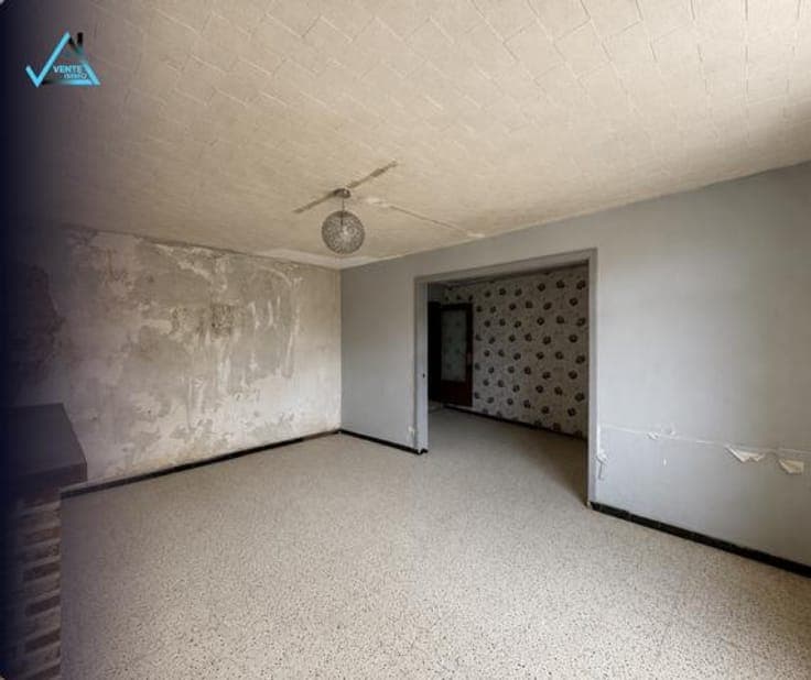 Semi-detached house – Great renovation potential