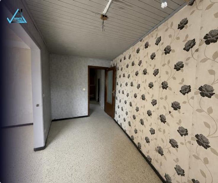 Semi-detached house – Great renovation potential