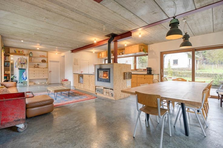 Spacious villa on a traffic-free street
