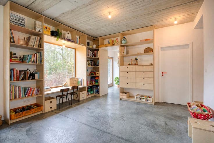 Spacious villa on a traffic-free street