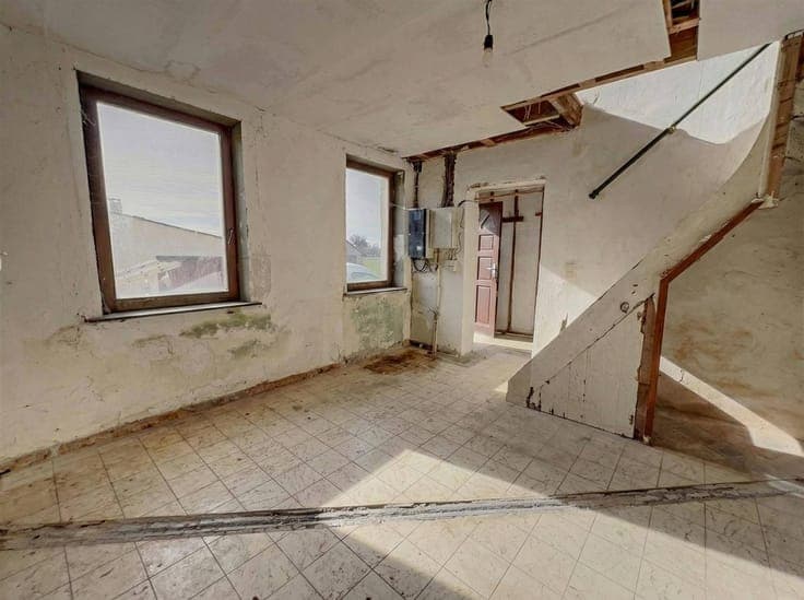 Maison villageoise avec jardin à rénover entièrement