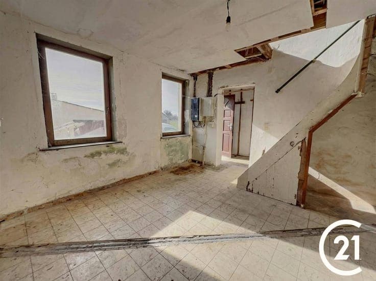 Maison villageoise avec jardin à rénover entièrement