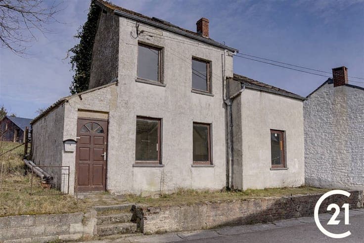 Maison villageoise avec jardin à rénover entièrement