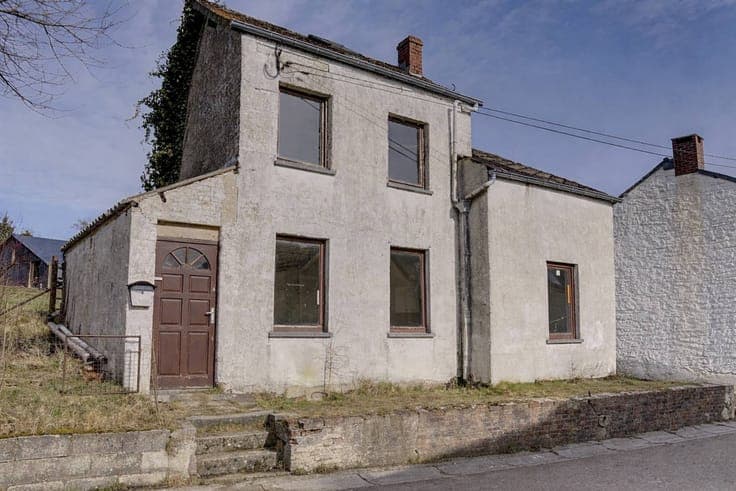 Maison villageoise avec jardin à rénover entièrement