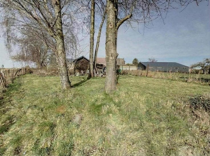 Maison villageoise avec jardin à rénover entièrement