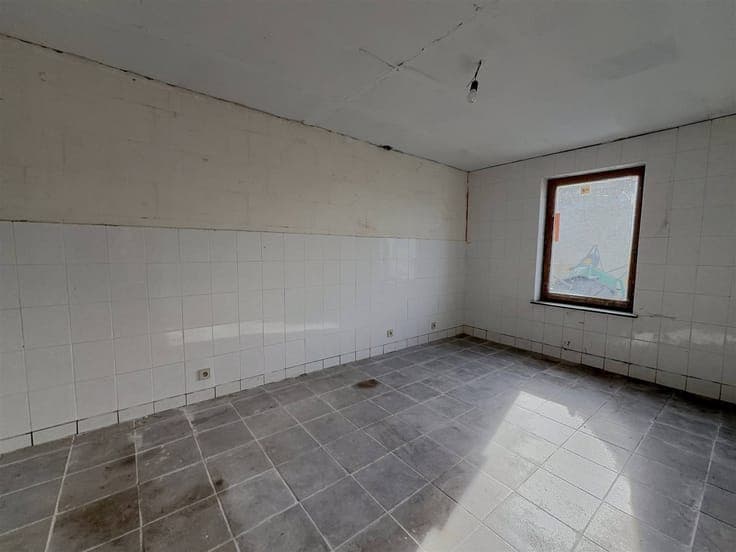 Maison villageoise avec jardin à rénover entièrement