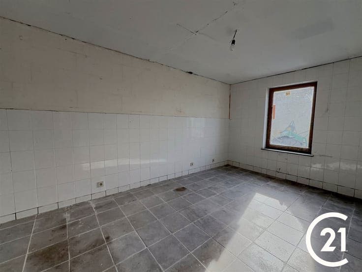 Maison villageoise avec jardin à rénover entièrement