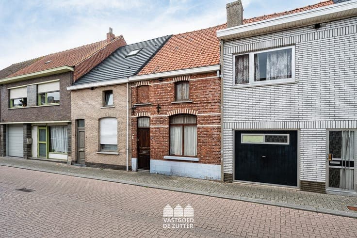 Te renoveren woning met westgerichte tuin nabij centrum E...