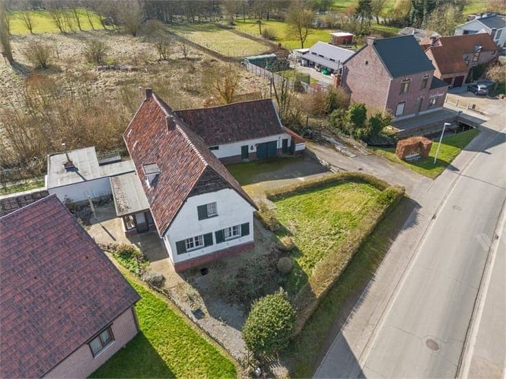 RUIM TE RENOVEREN PAND MET VEEL POTENTIEEL IN HET GEZELLI...