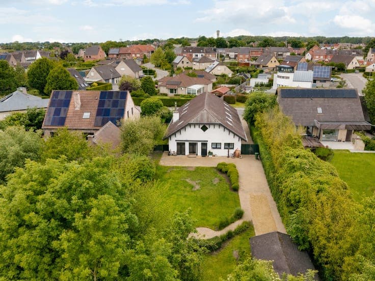ENERGIEZUINIGE VILLA MET 6 SLAAPKAMERS IN RESIDENTIËLE BU...