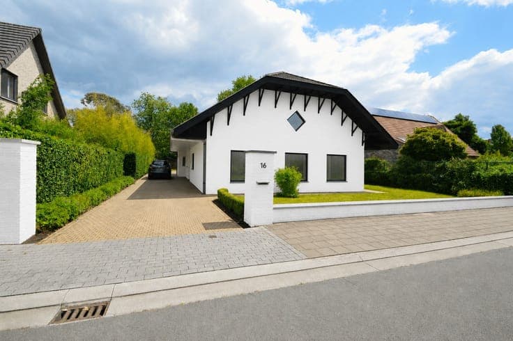 ENERGIEZUINIGE VILLA MET 6 SLAAPKAMERS IN RESIDENTIËLE BU...