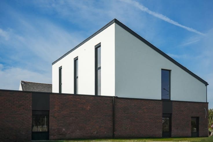 Recently built villa set on 6,500 m²!