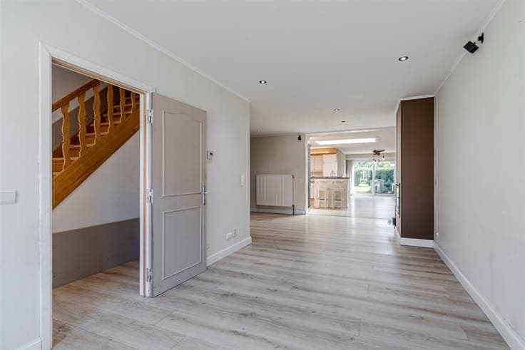 Ruime woning (186 m²) met 5 slaapkamers en tuin (270) m² in