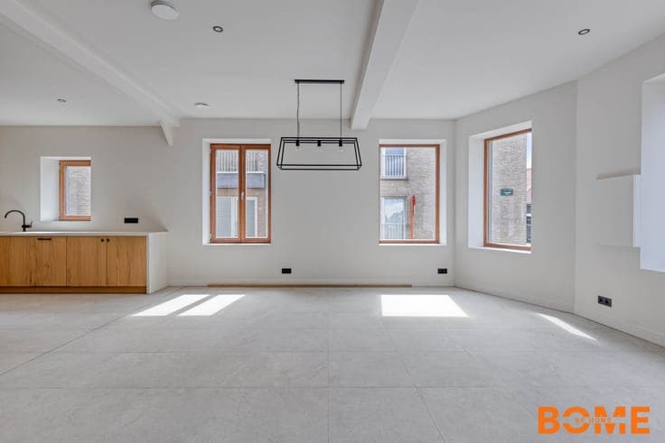 Luxueus gerenoveerde hoekwoning met EPC A en 5 slaapkamer...