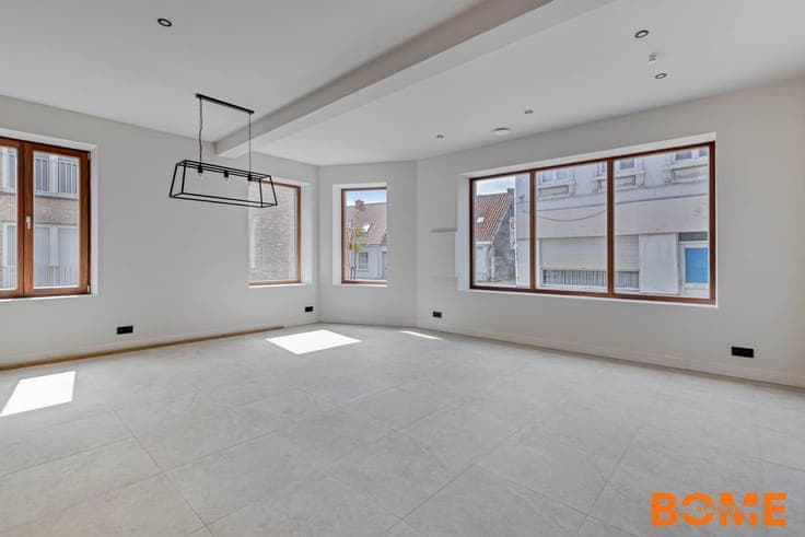 Luxueus gerenoveerde hoekwoning met EPC A en 5 slaapkamer...