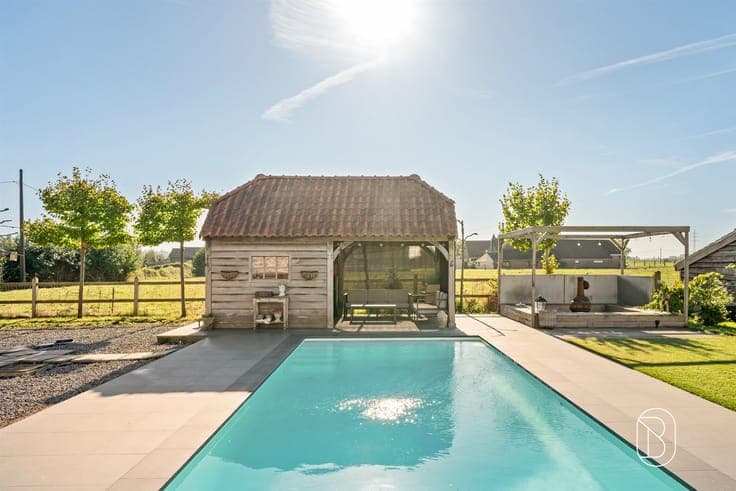 Newly built home with 2 sheds and a pool in Escanaffles