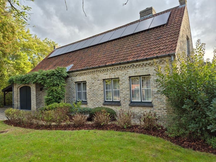 CHARMING VILLA 4 BDRMS ON 600 M2 QUIETLY LOCATED, GREEN SURR