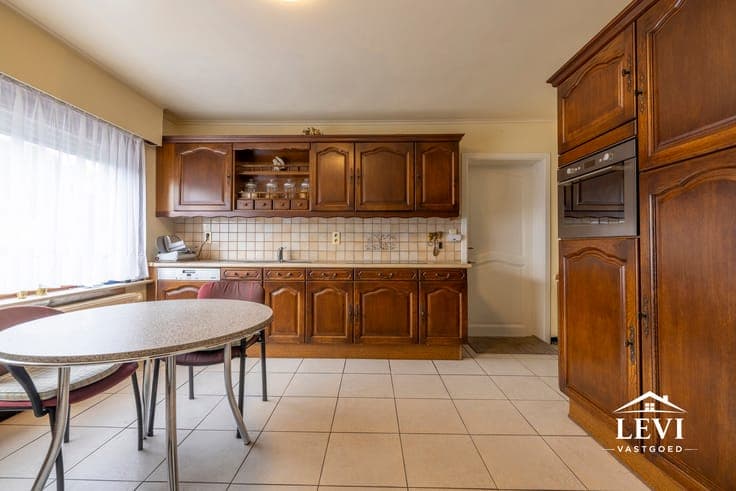 Spacious detached villa with 4 bedrooms in Heusden