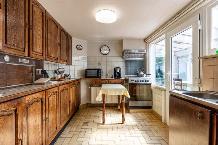 Halfopen bebouwing met renovatiepotentieel te koop in Oud...