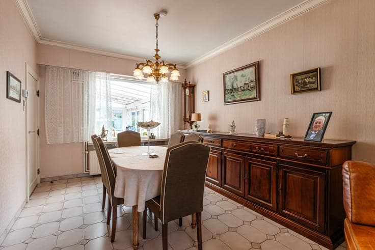Halfopen bebouwing met renovatiepotentieel te koop in Oud...