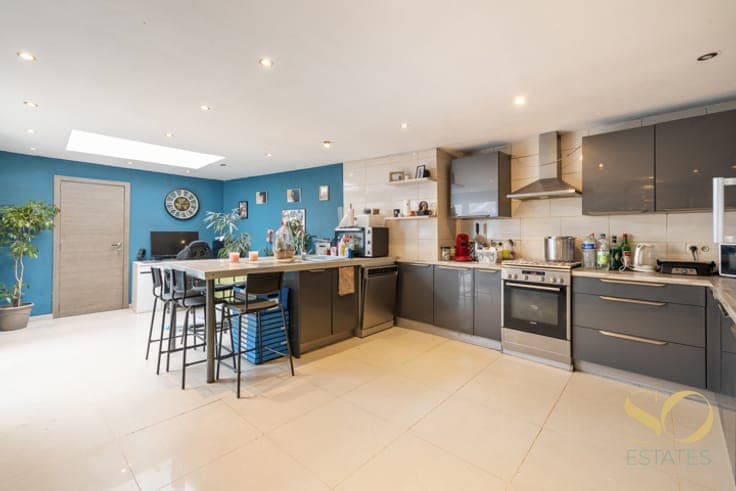 Fully Renovated Family Home with Large Garden