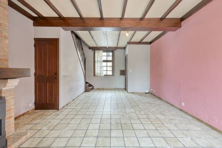 3-bedroom house with south-facing garden for sale.