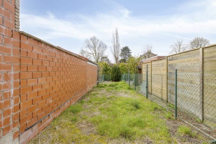 3-bedroom house with south-facing garden for sale.