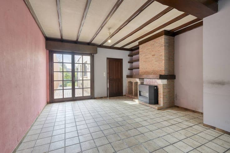 3-bedroom house with south-facing garden for sale.
