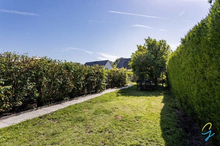 Charming 3-Bedroom Home with a Sunny Garden