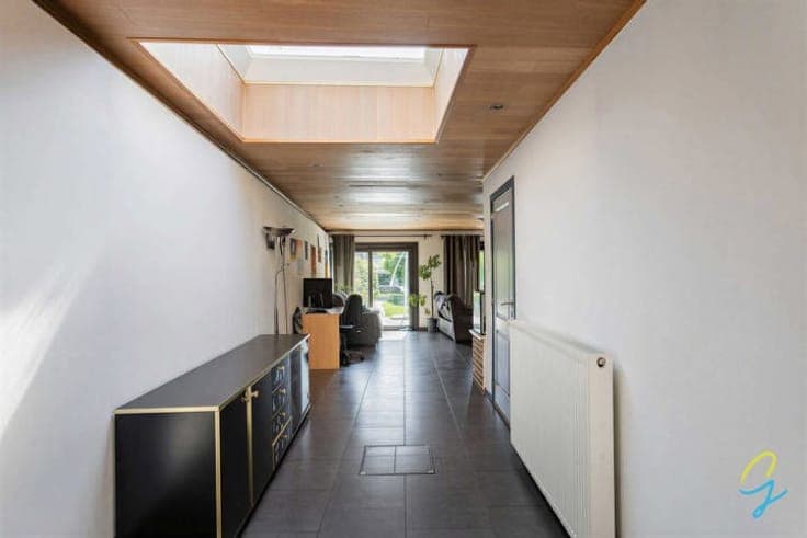 Charming 3-Bedroom Home with a Sunny Garden