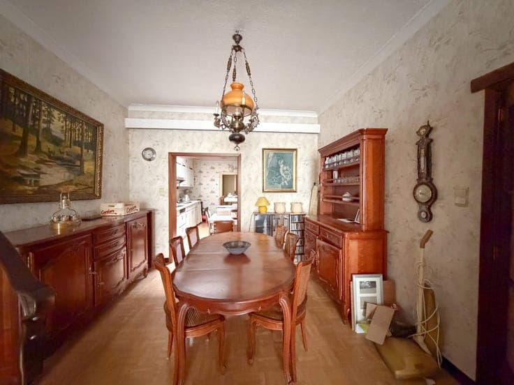 Te renoveren rijwoning met 4 slaapkamers vlak bij de jach...