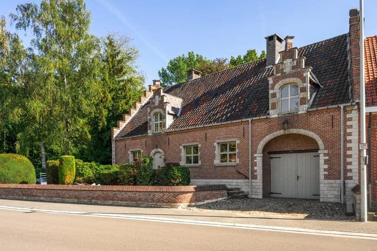 UITZONDERLIJK LANDHUIS OP PERCEEL VAN 1.194 m²!