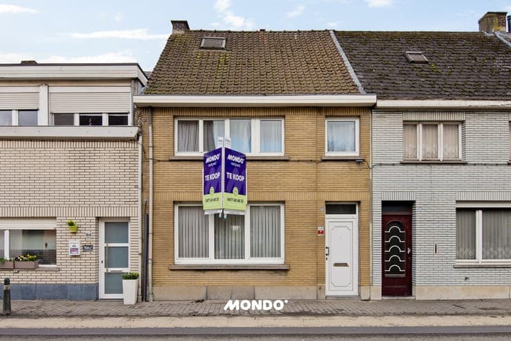Spacious house with warehouse, double garage in Niel